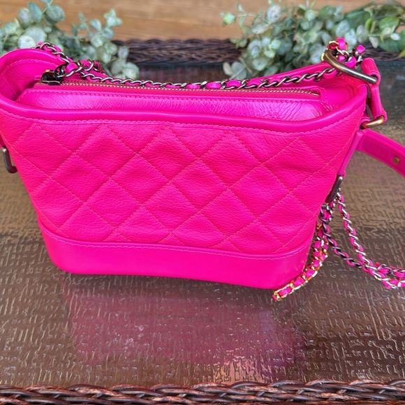 CHANEL Pink Quilted Crossbody Bag - Picture 2 of 4